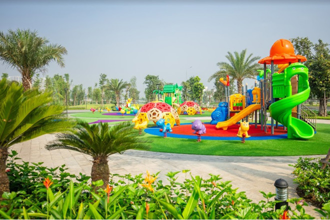 Trẻ có thêm không gian vui chơi tại công viên nội khu ngay chân toà nhà, chỉ cách trường một vài bước chân